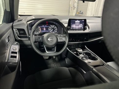 Used 2024 Nissan Rogue S FWD image 17