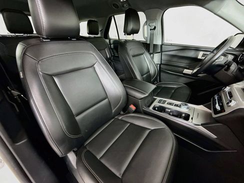 Used 2024 Ford Explorer XLT w/ Equipment Group 202A RWD image 30