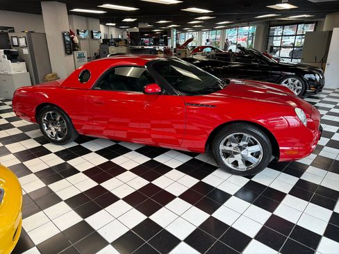 Used 2002 Ford Thunderbird Deluxe image 3