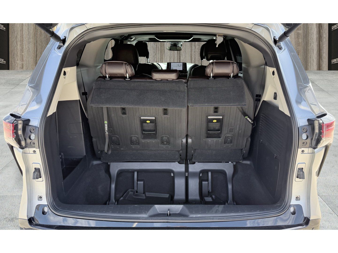 Used 2022 Toyota Sienna Platinum FWD image 8