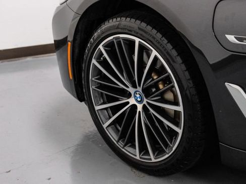 Used 2022 BMW 530e w/ Premium Package image 59