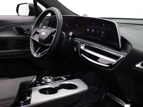 Used 2024 Cadillac Lyriq Tech RWD image 37