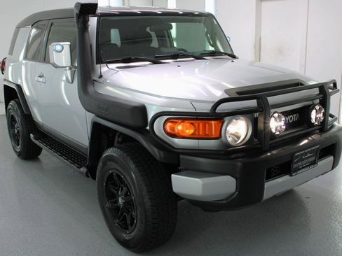 Used 2008 Toyota FJ Cruiser 2WD image 12