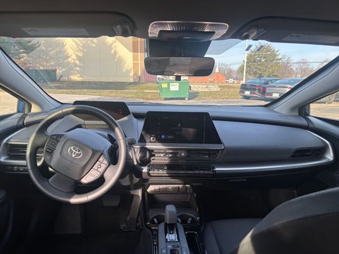 Used 2025 Toyota Prius LE image 31