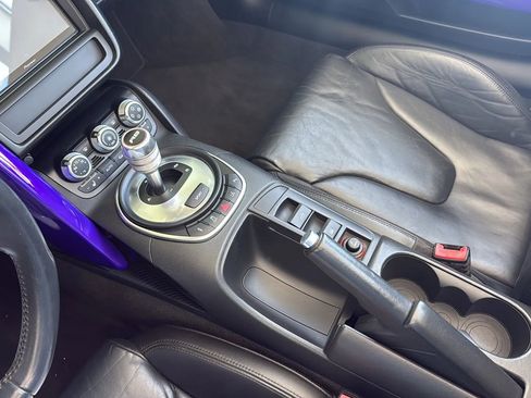 Used 2011 Audi R8 V10 image 11