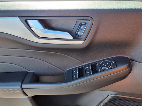 Used 2021 Ford Escape SE image 19