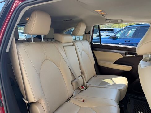 Used 2021 Toyota Highlander Limited AWD/4WD image 20