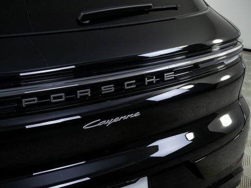 New 2026 Porsche Cayenne Base image 38