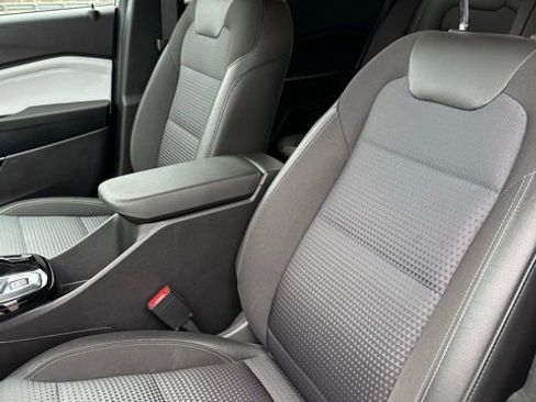 Used 2025 Chevrolet Trax LT image 22