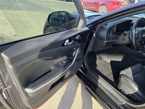 Used 2018 Kia Stinger Premium image 11