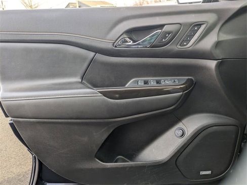 Used 2022 GMC Acadia AT4 w/ Technology Package image 10