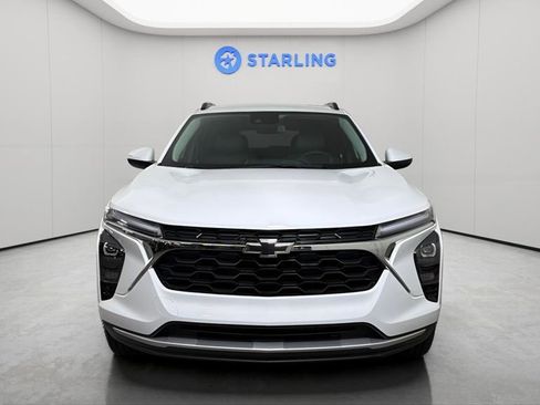 Certified 2025 Chevrolet Trax LT w/ Driver Confidence Package FWD image 16