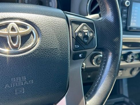 Used 2017 Toyota Tacoma SR5 w/ Tow Package AWD/4WD image 18