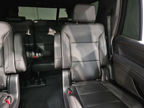Used 2021 Chevrolet Tahoe Z71 w/ Luxury Package AWD/4WD image 14