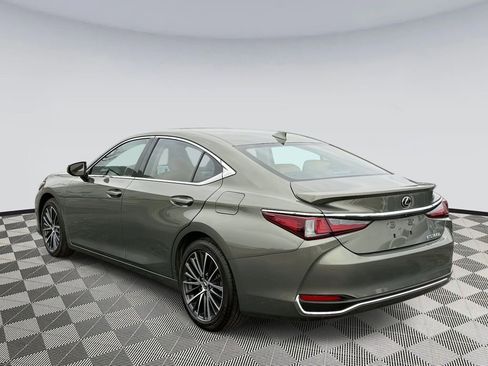Used 2025 Lexus ES 300h w/ Premium Package image 4