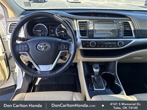 Used 2017 Toyota Highlander XLE image 19