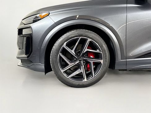 Used 2025 Audi SQ6 e-tron Prestige w/ 21" Black Optic Wheel Package AWD/4WD image 23