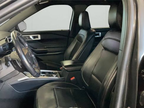 Used 2020 Ford Explorer XLT w/ Equipment Group 202A AWD/4WD image 14