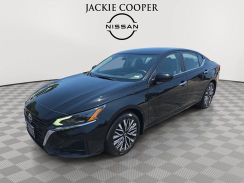 Used 2023 Nissan Altima 2.5 SV FWD image 1