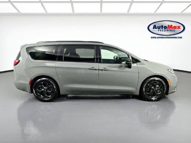 Used 2025 Chrysler Pacifica Premium FWD image 10