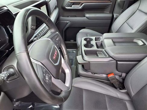 Used 2025 GMC Sierra 1500 SLT AWD/4WD image 17