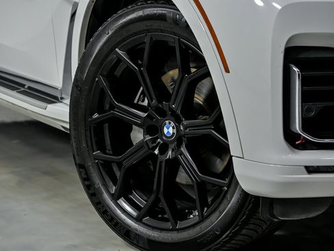 Used 2020 BMW X7 xDrive40i w/ Luxury Seating Package image 4