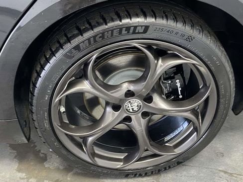 Used 2023 Alfa Romeo Giulia Estrema image 10