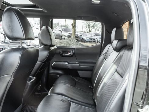 Used 2019 Toyota Tacoma TRD Sport image 23