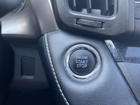 Used 2017 Toyota RAV4 XLE AWD/4WD image 14