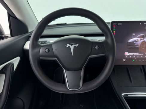 Used 2022 Tesla Model Y Long Range image 4