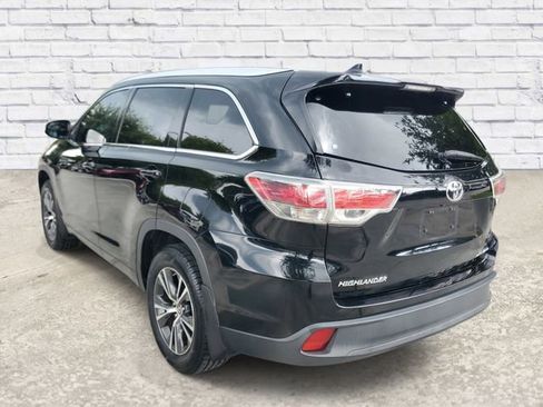 Used 2016 Toyota Highlander XLE AWD/4WD image 2