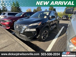 Used 2024 Nissan Rogue SV image 1