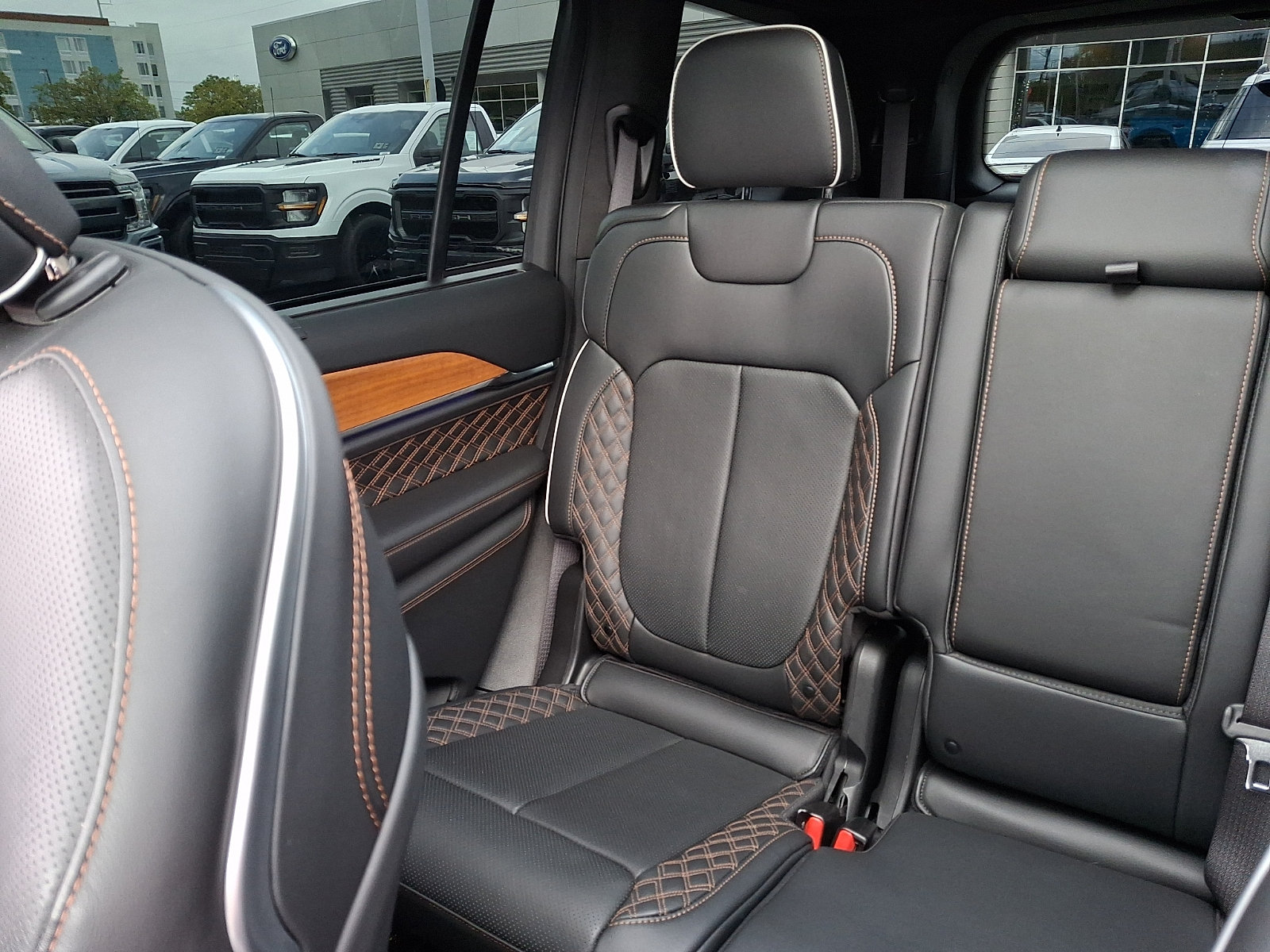 Used 2023 Jeep Grand Cherokee L Summit AWD/4WD image 17