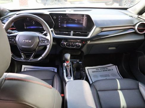 Used 2025 Chevrolet Trax RS w/ Driver Confidence Package FWD image 16