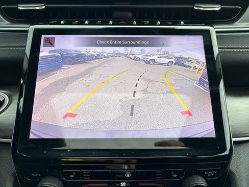 Used 2022 Jeep Grand Cherokee Limited image 21