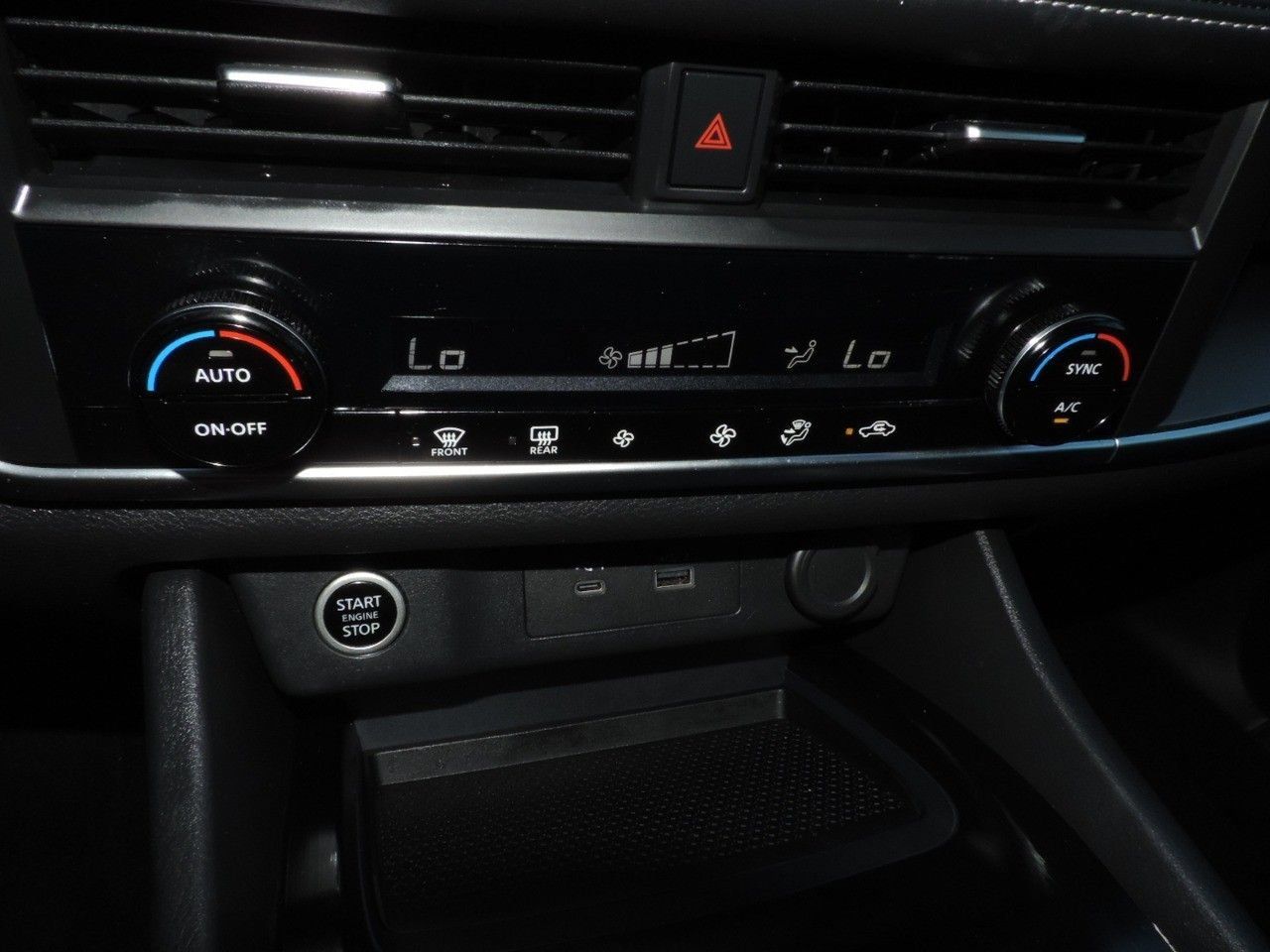 Used 2023 Nissan Rogue SV FWD image 23