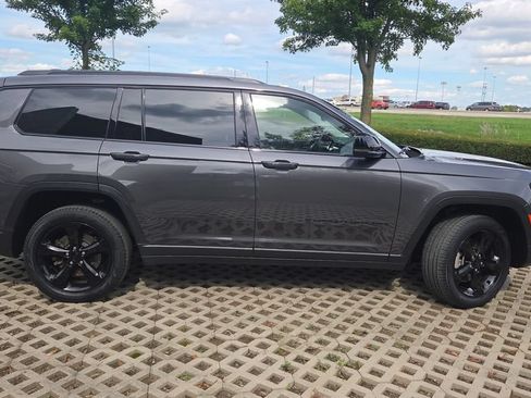 Used 2023 Jeep Grand Cherokee L Limited w/ Black Appearance Package AWD/4WD image 11