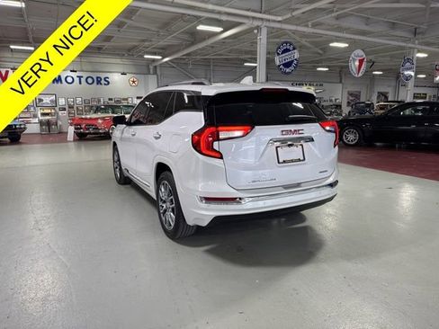 Used 2024 GMC Terrain Denali w/ Denali Premium Package AWD/4WD image 3