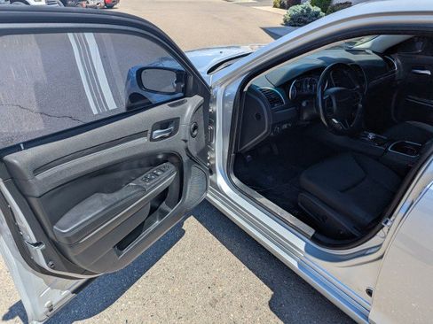 Used 2019 Chrysler 300 Touring w/ Sport Appearance Package RWD image 8