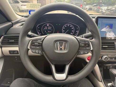 Used 2018 Honda Accord LX image 11