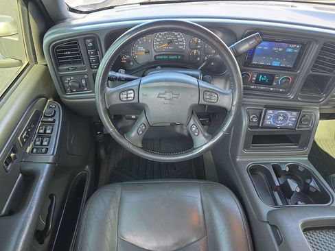 Used 2006 Chevrolet Silverado 2500 LT w/ Heavy-Duty Power Package AWD/4WD image 6