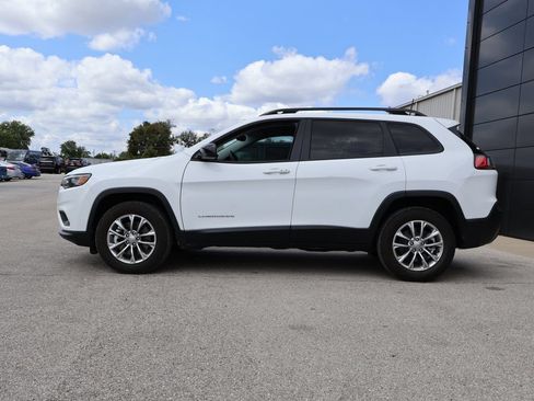 Used 2022 Jeep Cherokee Latitude Lux AWD/4WD image 2