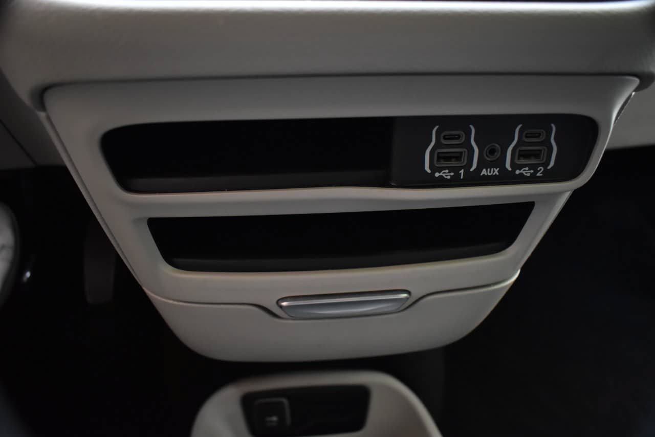 Used 2024 Chrysler Pacifica Touring-L FWD image 51