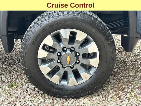 Used 2022 Chevrolet Silverado 2500 Custom w/ Custom Value Package AWD/4WD image 9