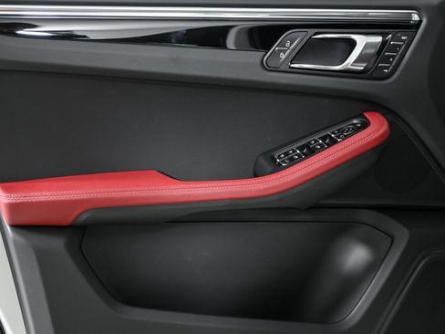 New 2025 Porsche Macan image 6