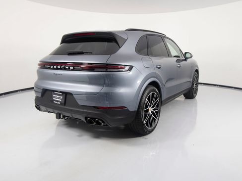 Certified 2026 Porsche Cayenne E-Hybrid AWD/4WD image 10