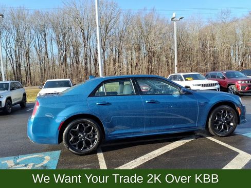 Used 2023 Chrysler 300 Touring L w/ Popular Equipment Group image 5