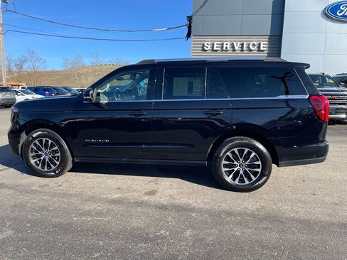 Used 2025 Ford Expedition Platinum AWD/4WD image 2