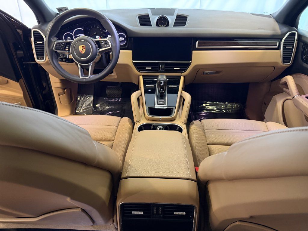 Certified 2023 Porsche Cayenne Platinum Edition AWD/4WD image 17