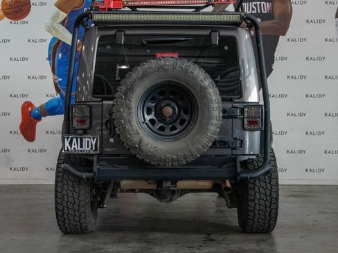 Used 2017 Jeep Wrangler Unlimited Sahara image 21